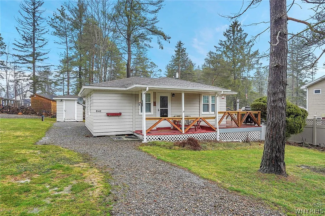 8142 Elmwood Dr photo 1