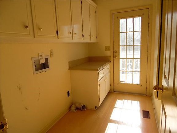 5th image of 2718 Trelawny Dr