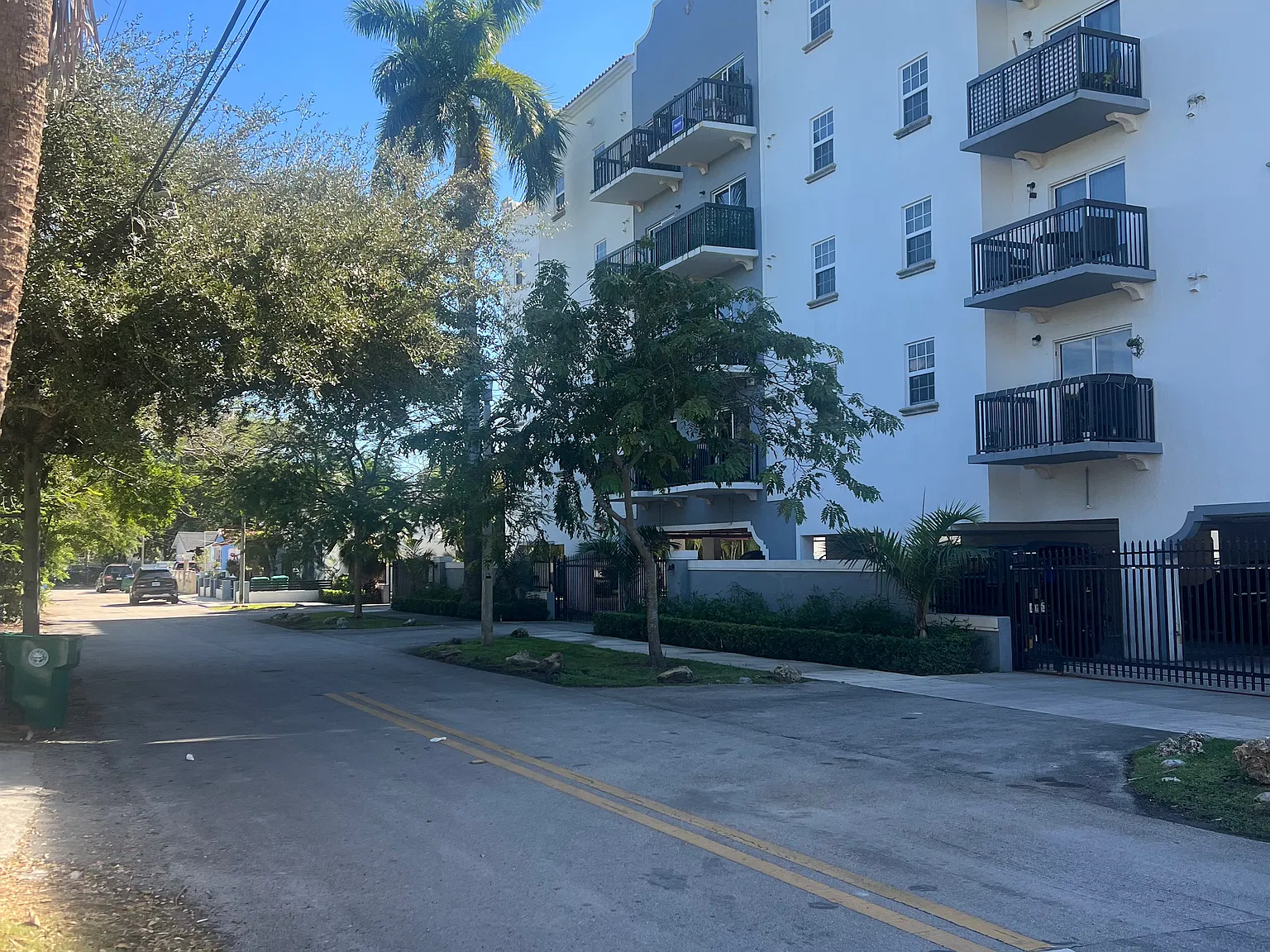 1 bed, 1.5 bath, 850 sqft, $2,100 — Photo 3