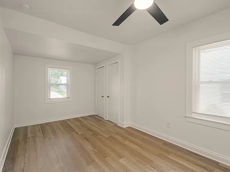 815 W 77th St — Photo 20