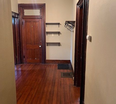 5th image of 401 S Race St APT 4