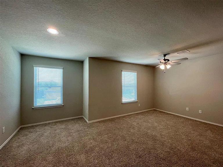 231 Valmet Dr — Photo 20