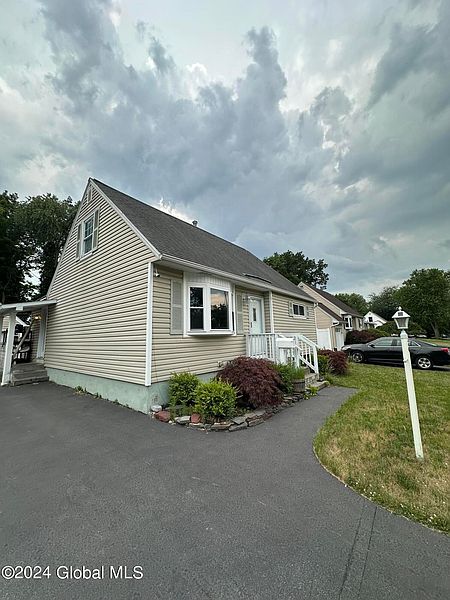 2nd image of 20 Huckleberry Lane