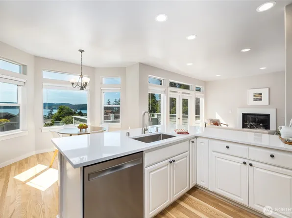 9924 Sunset Drive, La Conner, WA 98257