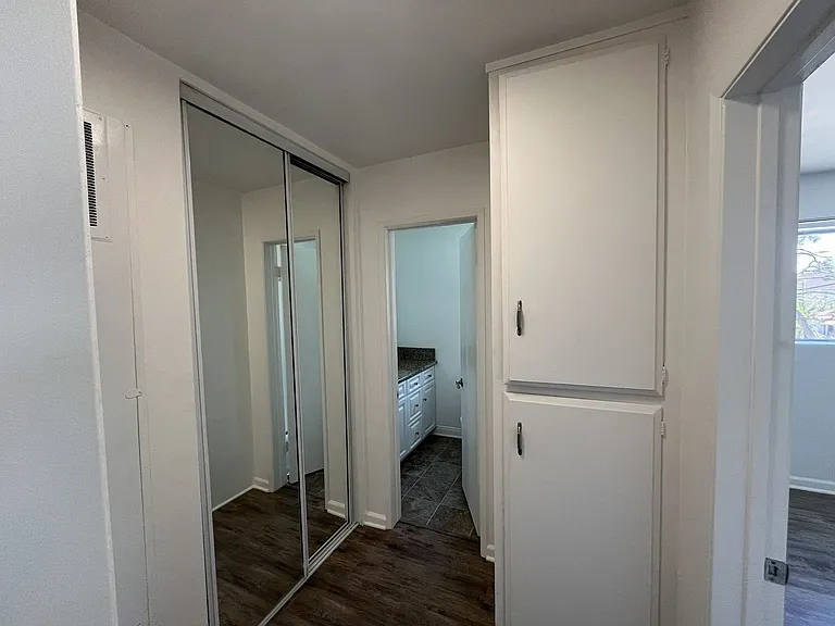 520 S 6th St — Photo 16