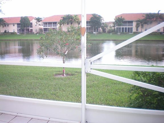 3rd image of 7658 Majestic Palm Dr