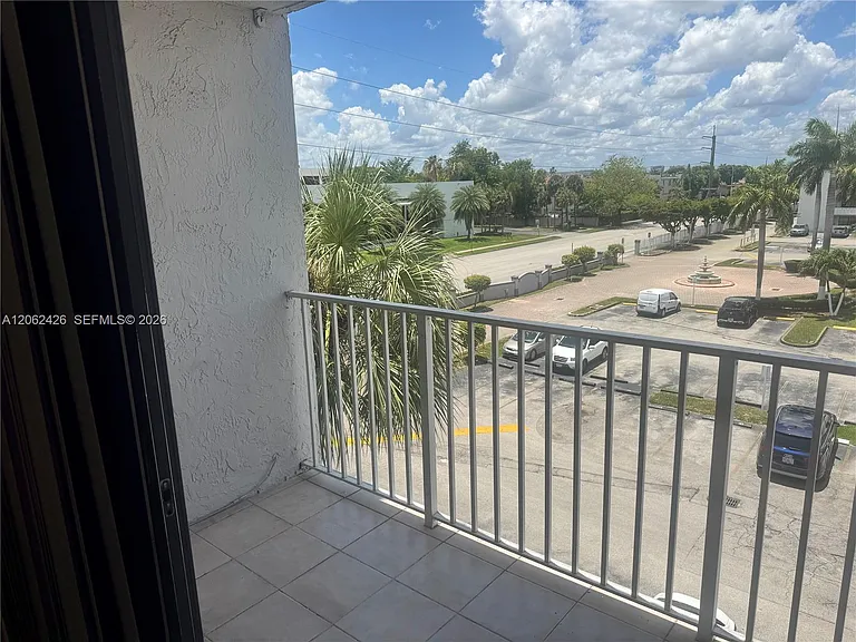 8075 NW 7th St #403 — Photo 12