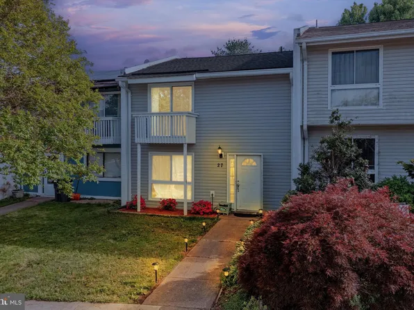 27 Carolina Ct, Sterling, VA 20164