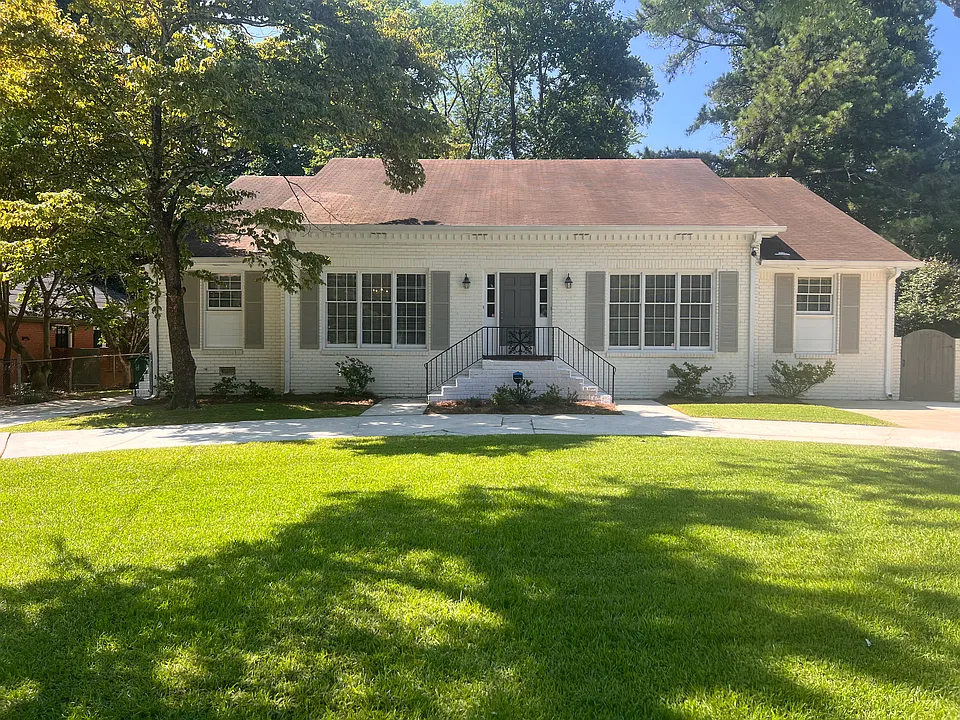 1155 Lynmoor Dr NE