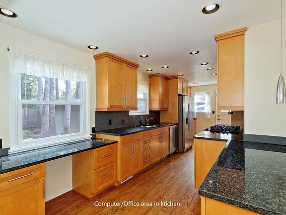 Kitchen with Computer/Office station