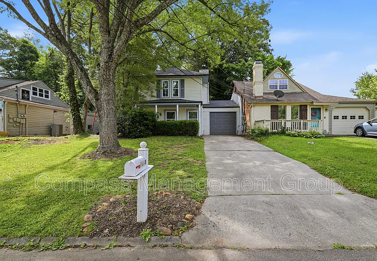 7668 Chatham Cir — Photo 1