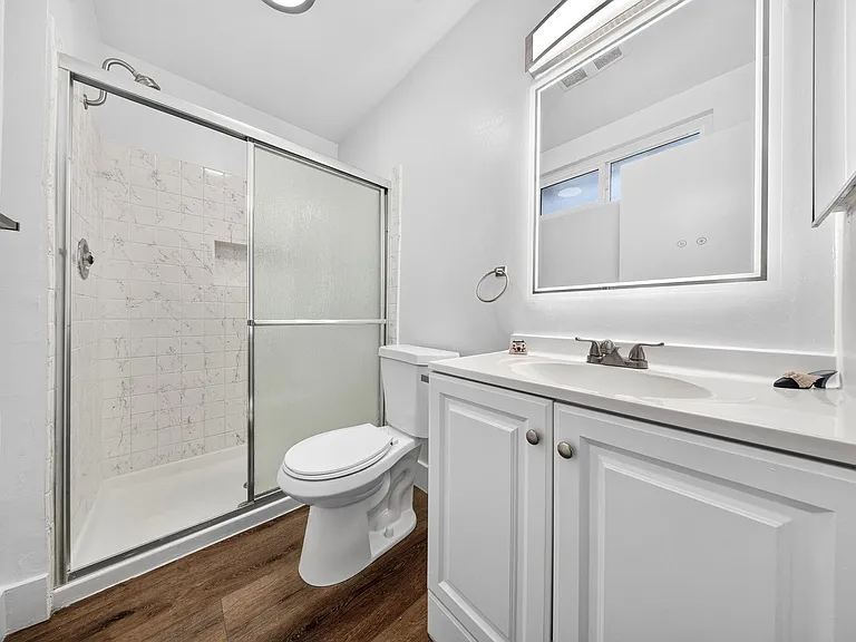 20353 Saticoy St — Photo 36