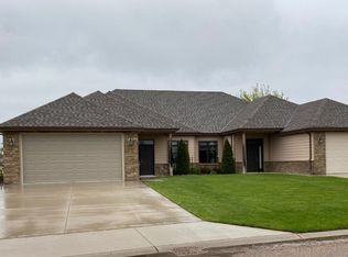 1802 Oakmont Ave, Great Bend, KS 67530