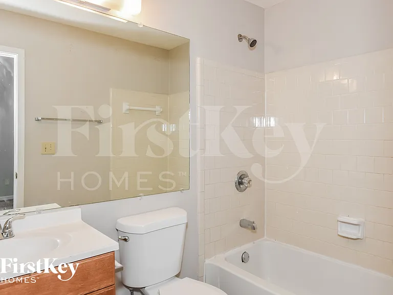6582 Wellington Sq — Photo 14