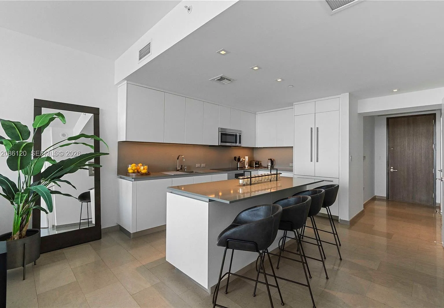 Rise Condo — Photo 2