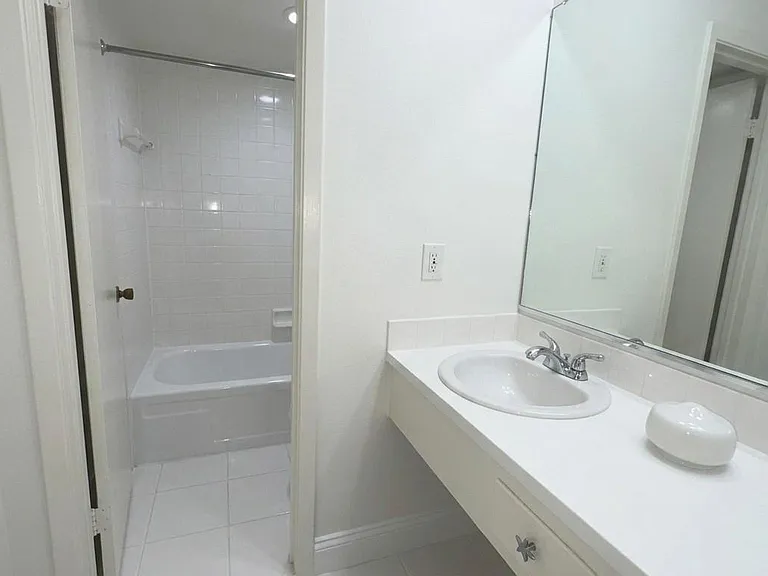 425 Hawthorne St #7 — Photo 10