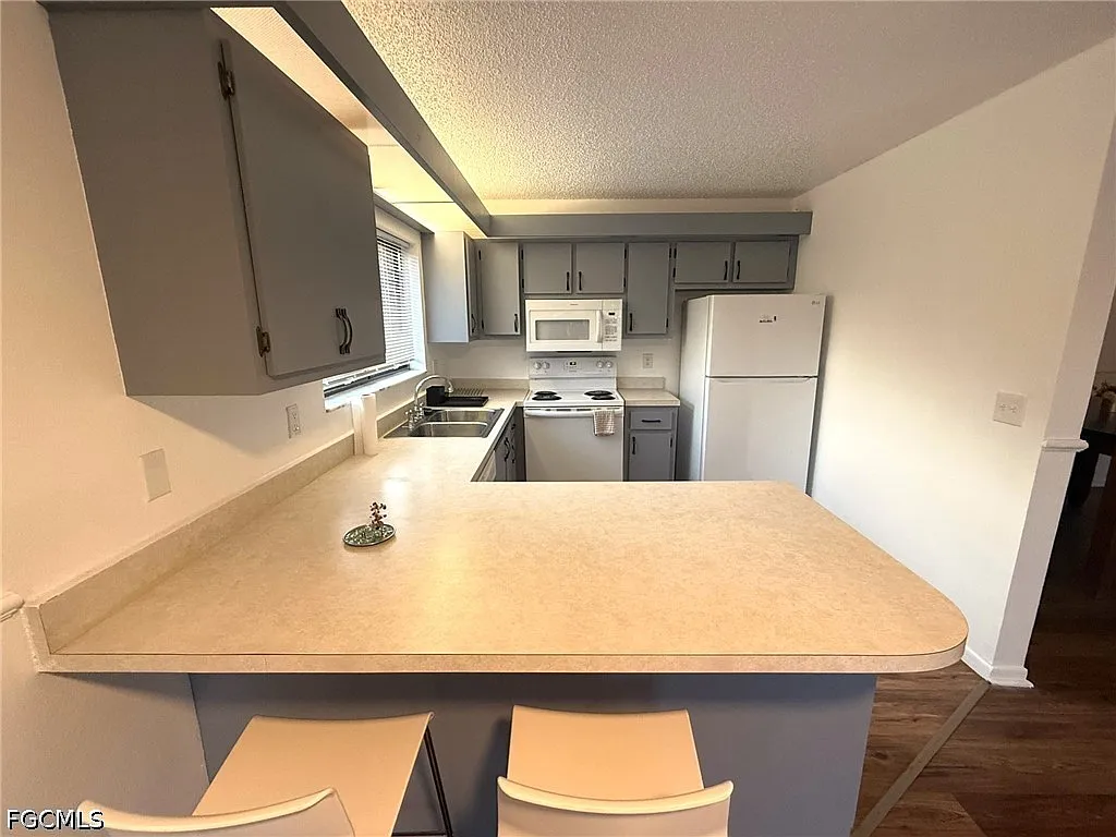 3 bed, 2.5 bath, 1648 sqft, $1,950 — Photo 3