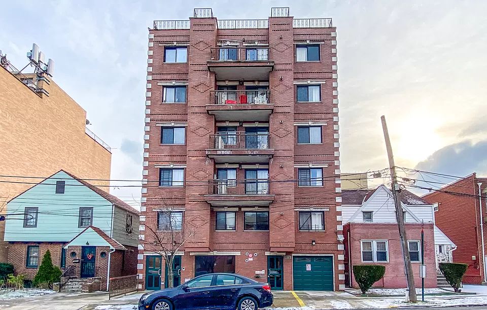 1st image of 16210 71st Ave APT 6B