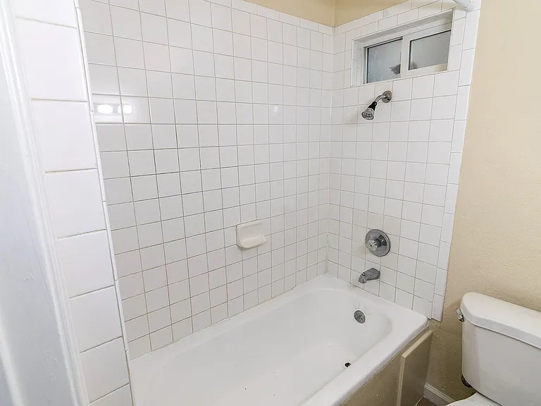 South Park Place Apartments — Photo 9