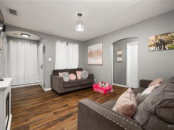 3rd image of 403 Jalapeno Dr