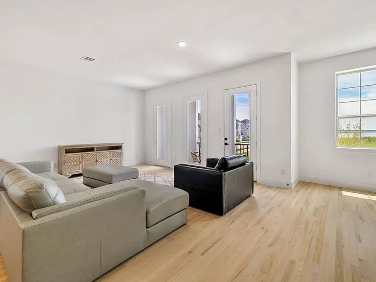 9303 Easy St — Photo 8