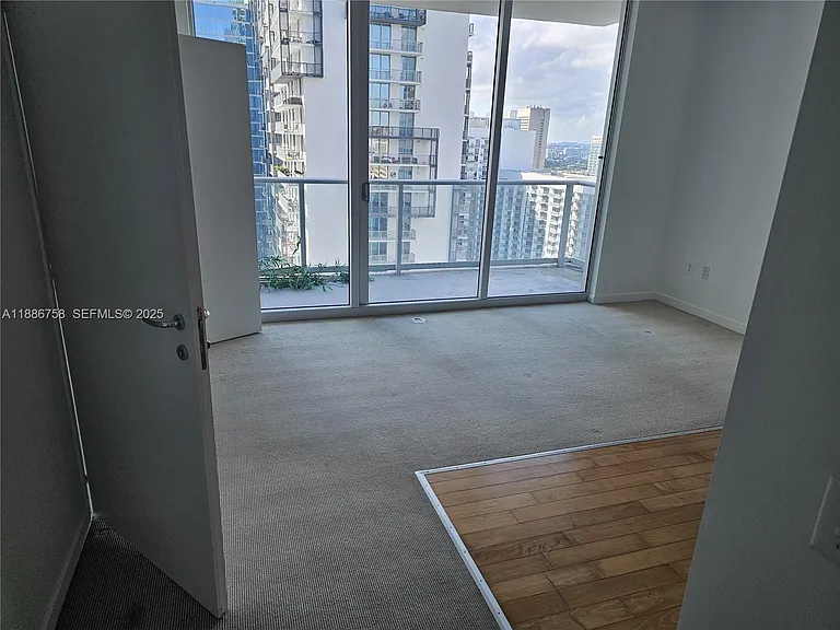 300 S Biscayne Blvd — Photo 7
