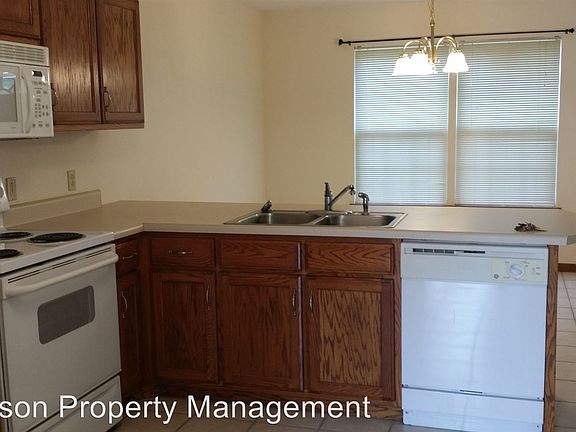 5th image of 2624 Southridge Dr APT B