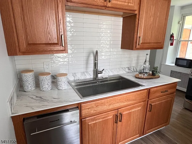 15 Montague Pl #2 — Photo 9