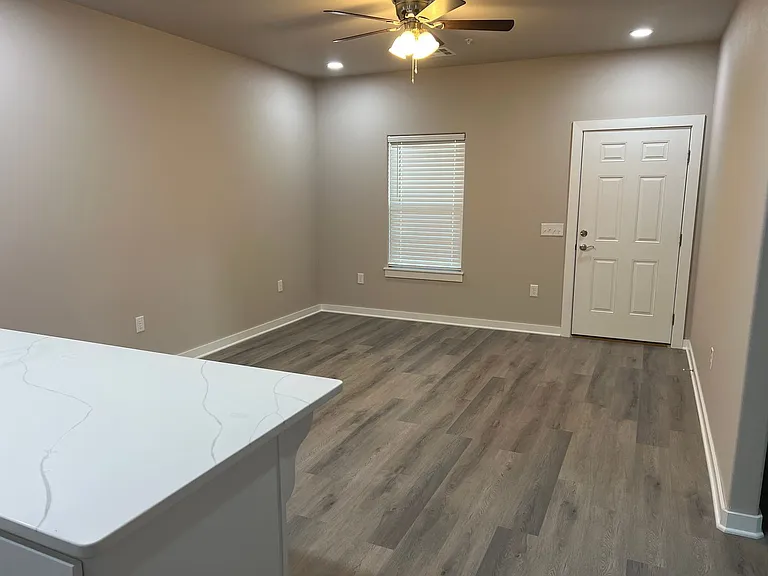 923 N Callie Ave — Photo 6