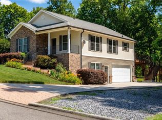 1411 Emerywood Dr, High Point, NC 27262