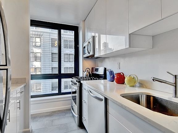 4th image of 1 Irving Pl APT G9b