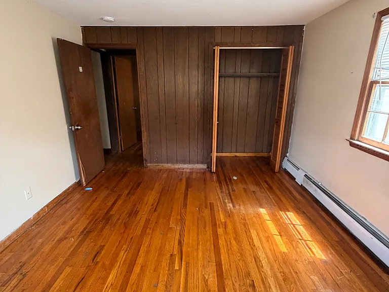 241 Circular Ave — Photo 9