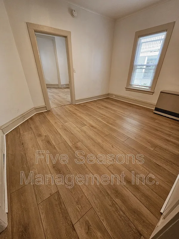 4 bed, 2.0 bath, 1600 sqft, $3,500 — Photo 2