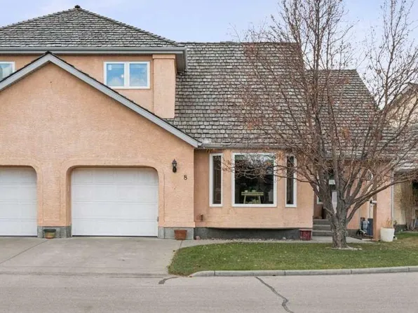 26 E Quigley Dr #8, Cochrane, AB T4C 1M2