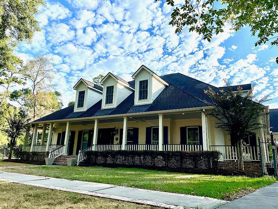 1st image of 10 Oakleigh Blvd