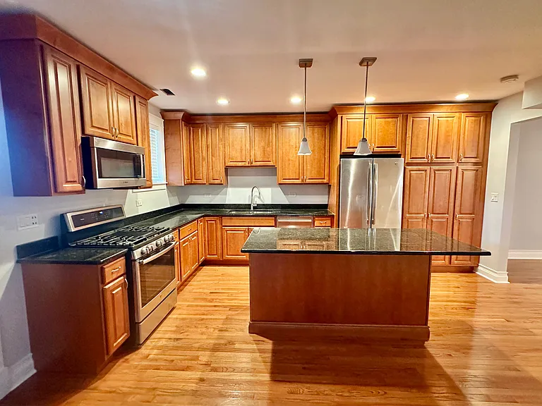 2310 W Farwell Ave #2W — Photo 11