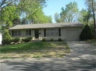 602 SW 1st Ter, Lees Summit, MO 64063