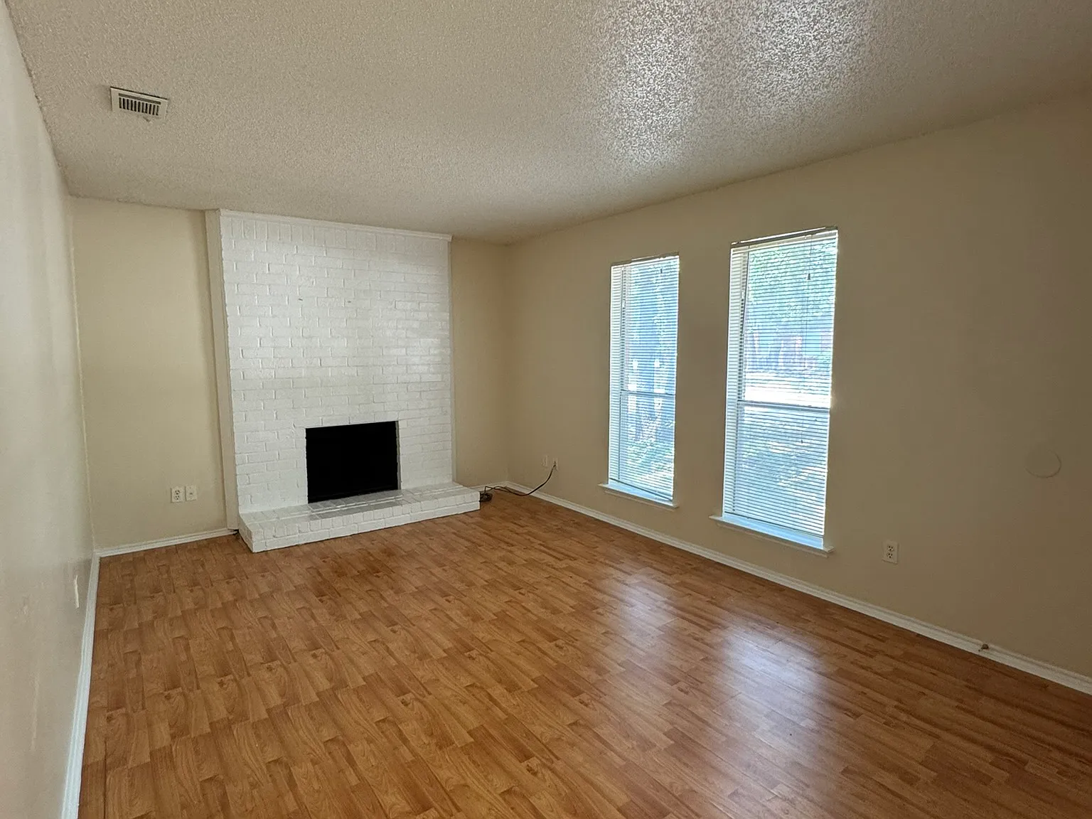 3 bed, 1127 sqft, $1,600 — Photo 1