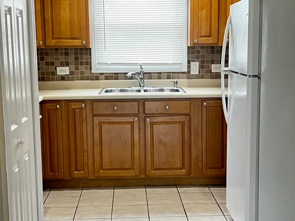 4648 153rd St APT 2E, Oak Forest, IL 60452