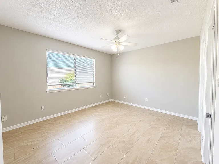 1411 Hermitage Dr — Photo 8