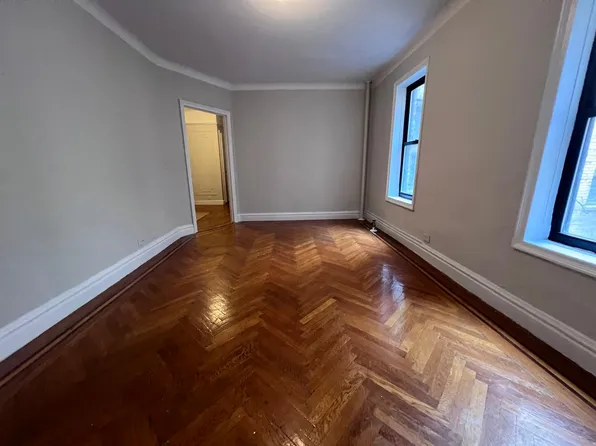 675 Academy Street image 1 of 10