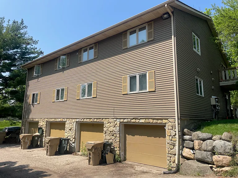 1 Mesa Court, Back