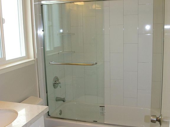 4th image of 227 Jackson Ave APT 7
