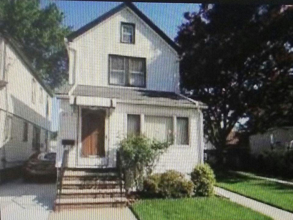 1st image of 144 Ave 167 St