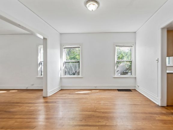 4th image of 702 South Blvd