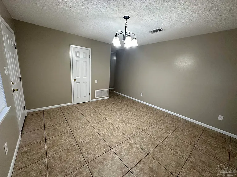 2810 Donley St — Photo 3