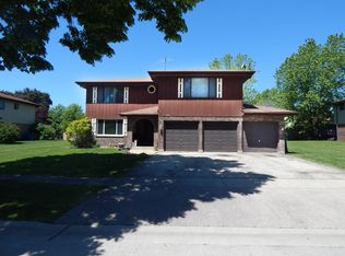 624 Rush St, Roselle, IL 60172