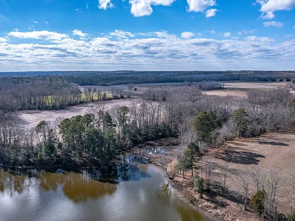1 Minglewood Ln, Kilmarnock, VA 22482