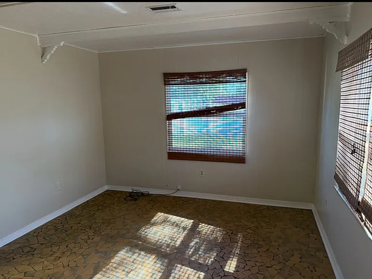 914 Homewood Dr — Photo 3