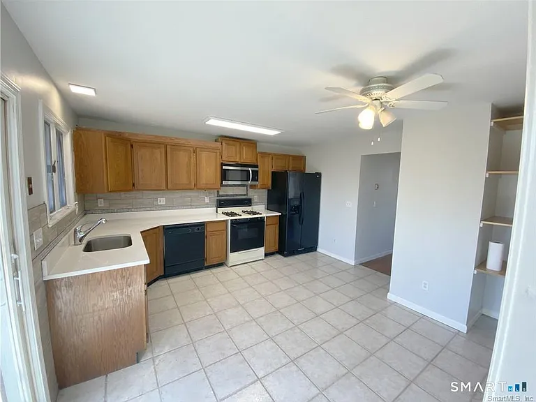 135 Ridgeley Ave — Photo 2